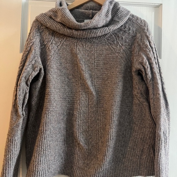 Liz Claiborne Sweaters - Liz Claiborne Heather Gray Cowl Neck Sweater
